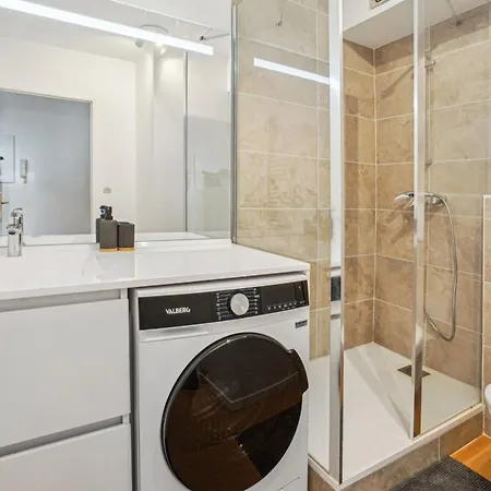 Baraban For 4 People With Balcony Near Part-dieu Апартаменты