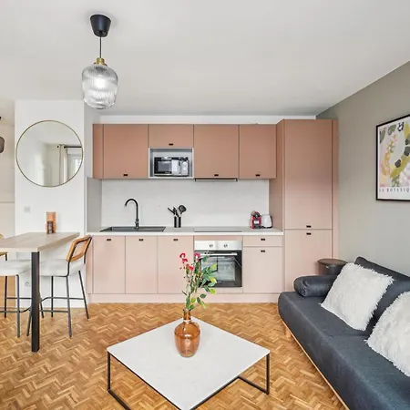 Baraban For 4 People With Balcony Near Part-dieu Apartment *